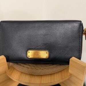 ✨🖤 Marc by Marc Jacobs Black Zip Around Wallet 🖤✨
